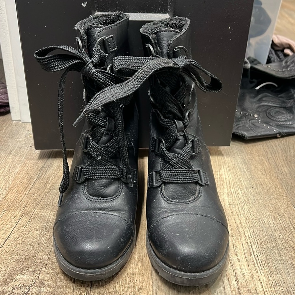Universal thread boots
